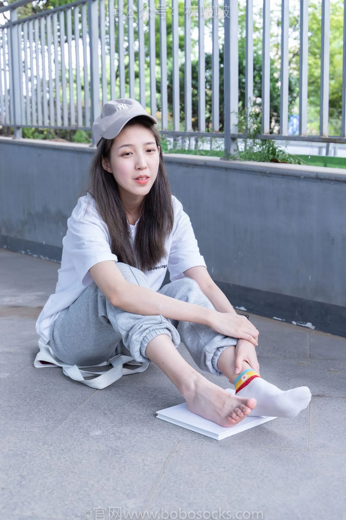 [BoBoSocks袜啵啵]NO.012 泡芙-运动鞋、白棉袜、裸足 [132P]插图5